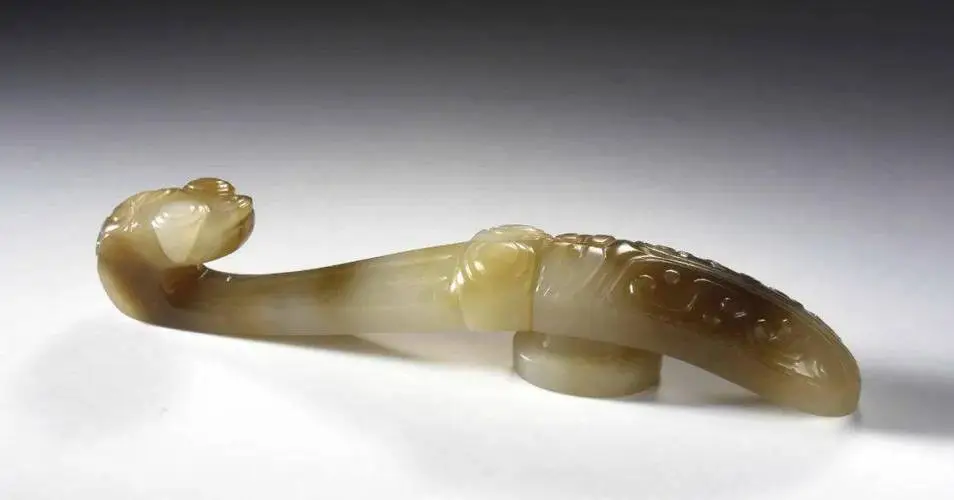 12年翻4倍！一件黄玉带钩拍出2520万！